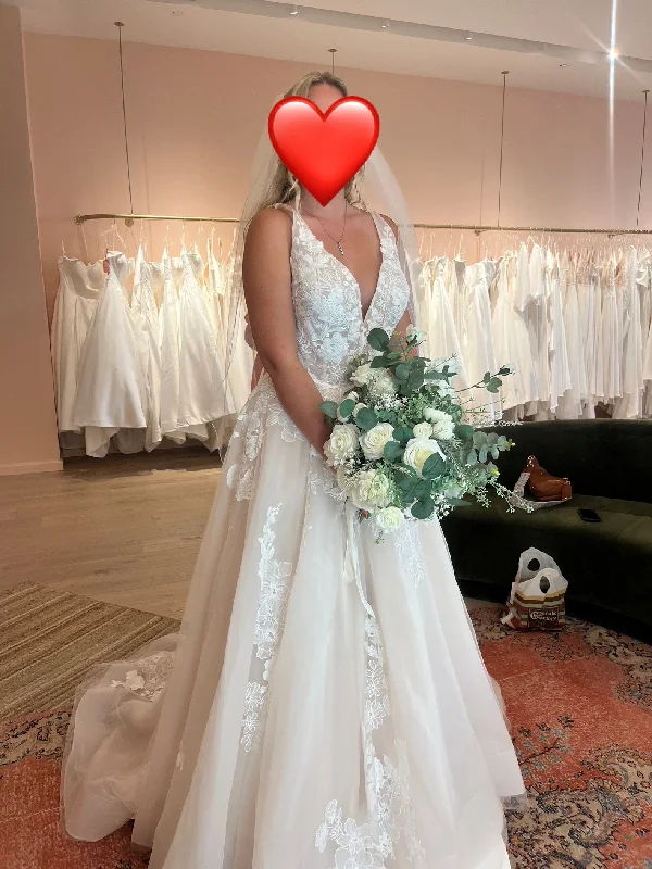 Year-End Sale Private Label Ball gown “LoveBird”